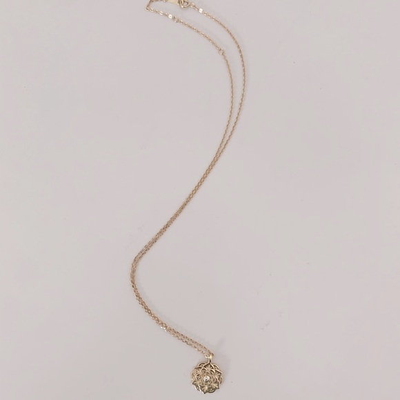 Simple Flower Pendant Necklace | 14k Gold Plated - Picture 4 of 5